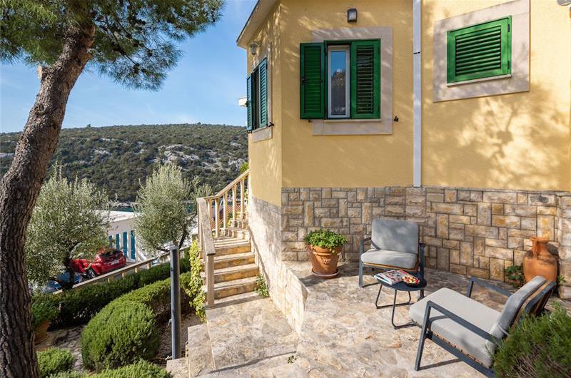 3 Bedroom Villa in Uvala Ljubljeva near Trogir, sleeps 6-7