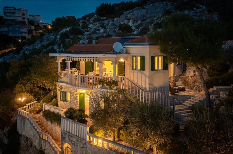 3 Bedroom Villa in Uvala Ljubljeva near Trogir, sleeps 6-7