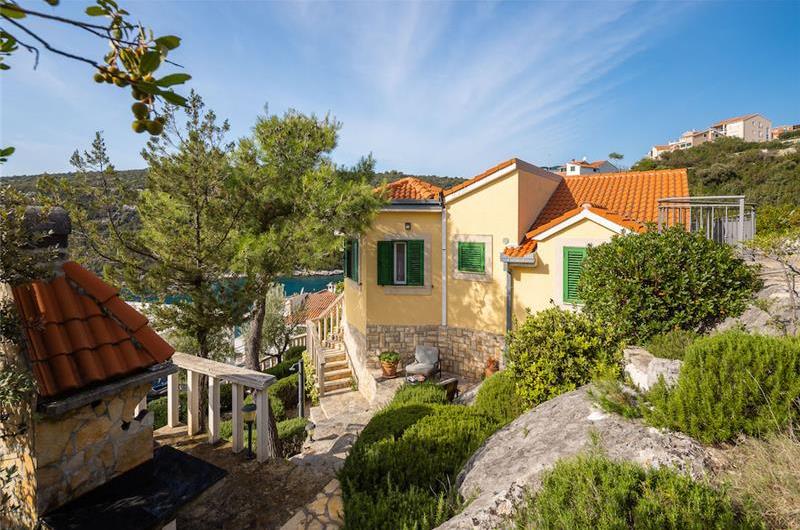 3 Bedroom Villa in Uvala Ljubljeva near Trogir, sleeps 6-7