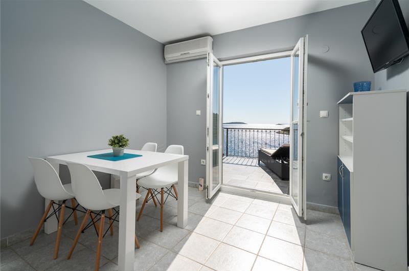 2 Bedroom Apartment with Shared Pool in Uvala Ljubljeva nr Trogir, Sleeps 4-5