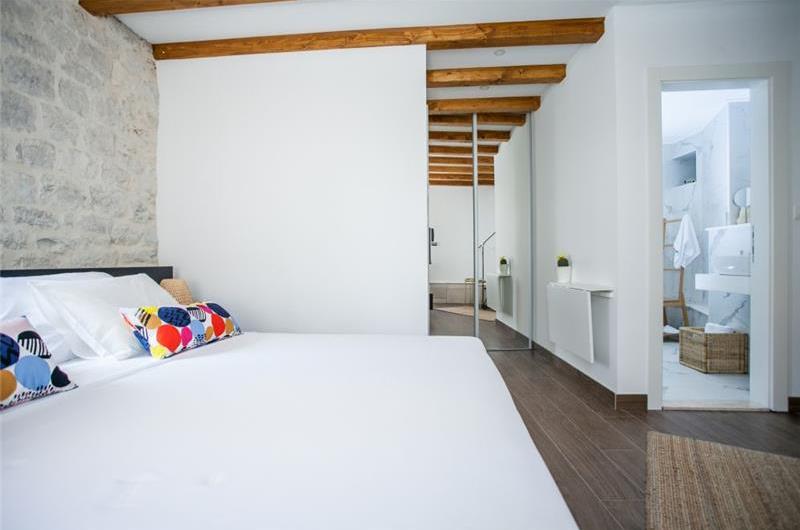 3 Bedroom Villa with Terrace near Trogir Old Town, Sleeps 6-8