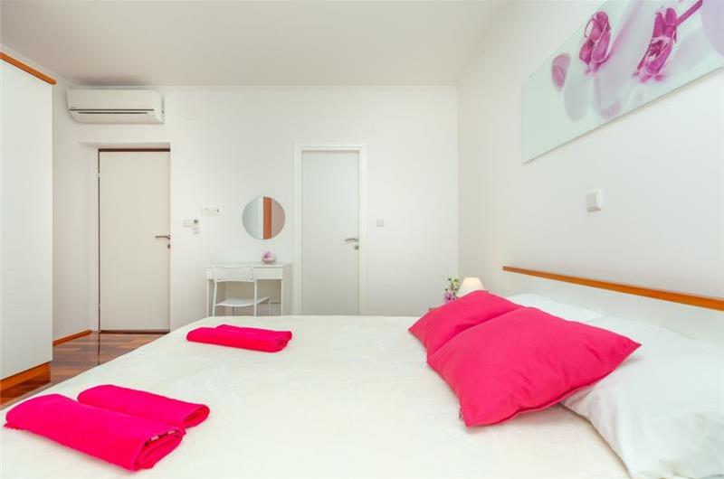 4 Bedroom Apartment with Balcony in Mokosica near Dubrovnik City, Sleeps 8
