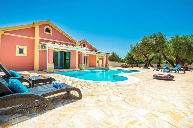 Villa in Acharavi, photograph 1