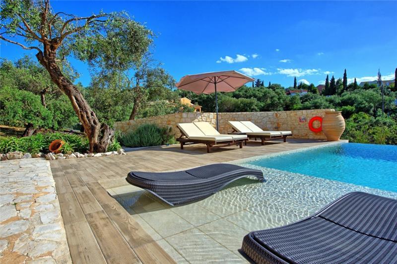 Sea-view villa in Karniaris, photograph 4