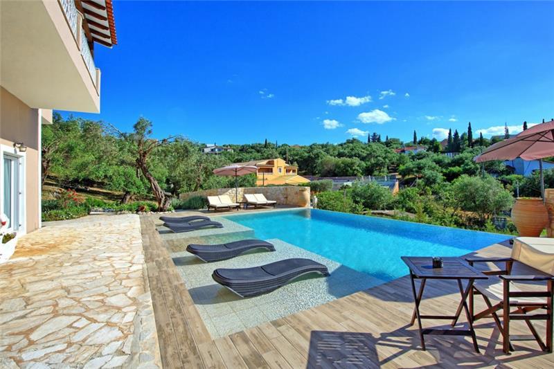 Sea-view villa in Karniaris, photograph 2