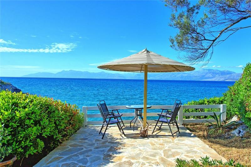 Sea-view villa in Karniaris, photograph 9