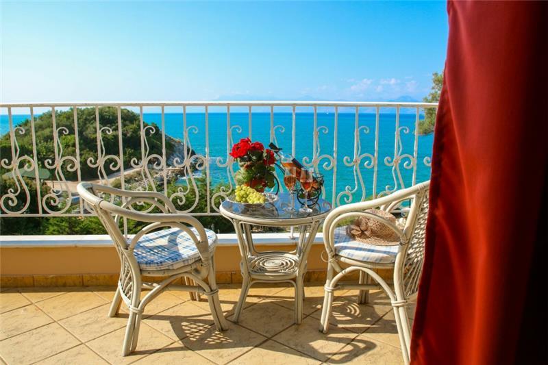 Sea-view villa in Karniaris, photograph 5