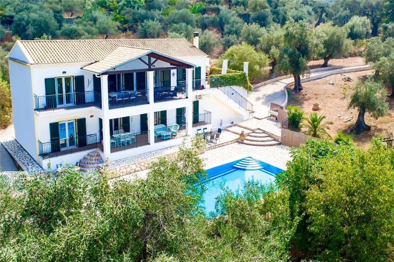 Sea-view villa in Perithia, photograph 5