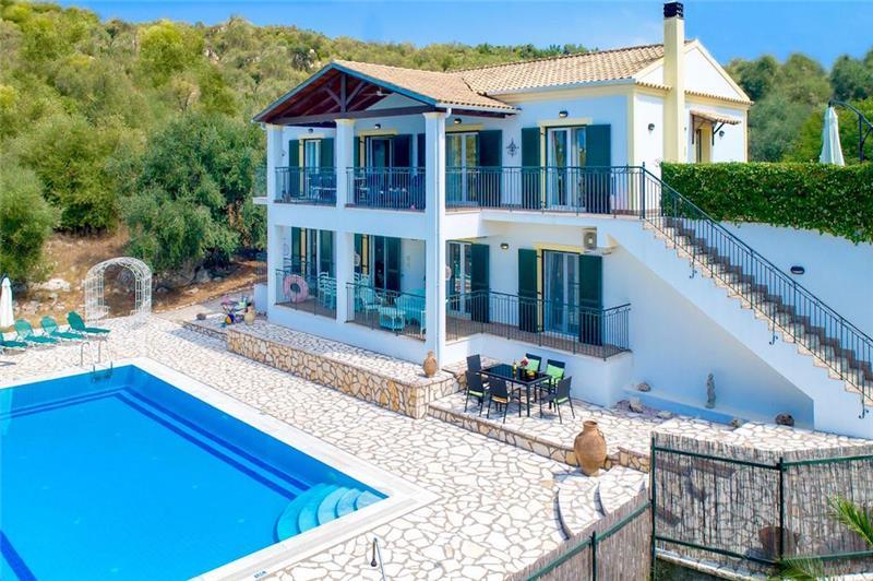 Sea-view villa in Perithia, photograph 1