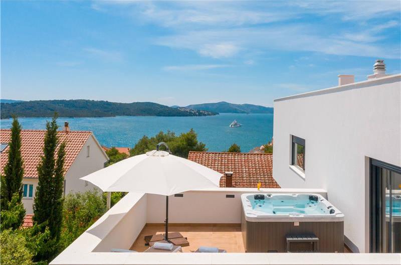 3 Bedroom Villa with Pool and Sea View on Ciovo Island near Trogir, Sleeps 6-8