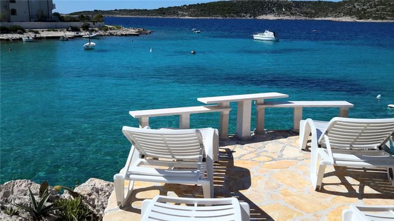 Beachfront villa in Kanice, photograph 7