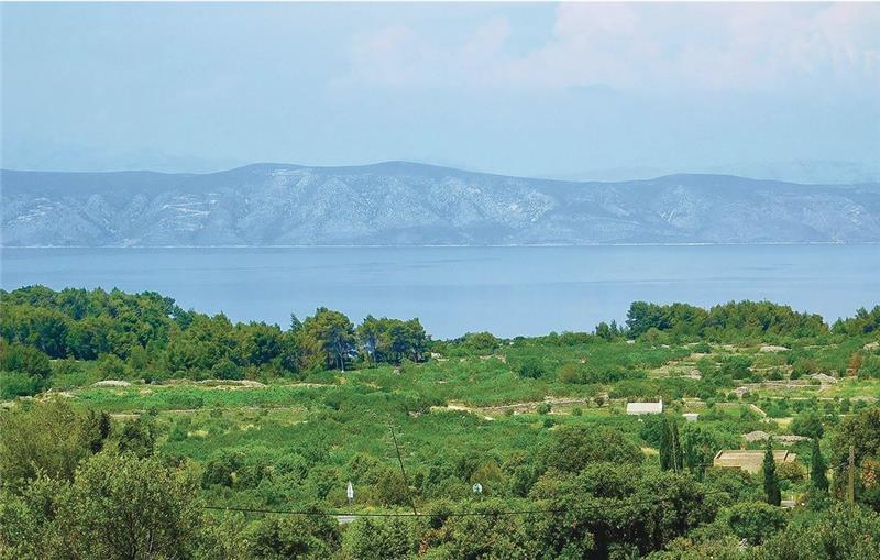 Sea-view villa in Jelsa, photograph 13