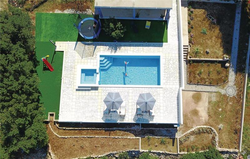 Sea-view villa in Jelsa, photograph 11