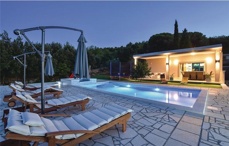 Sea-view villa in Jelsa, photograph 14
