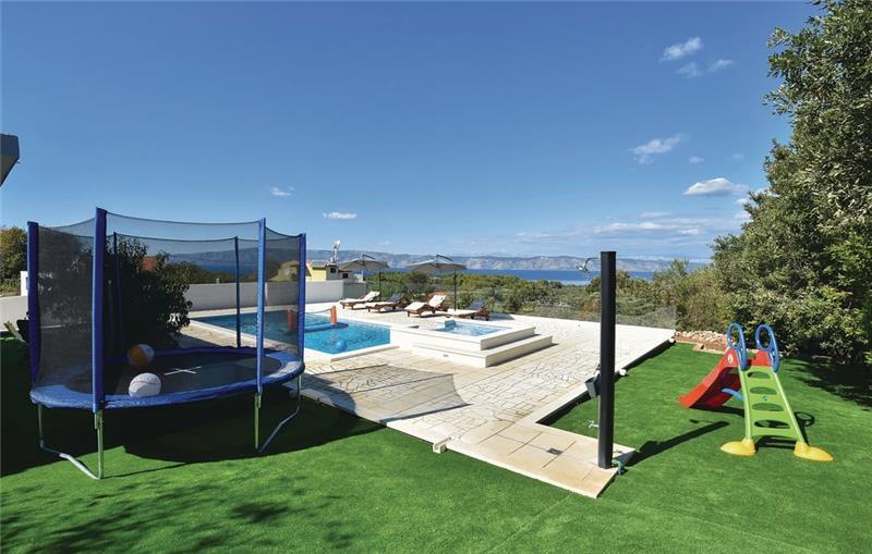 Sea-view villa in Jelsa, photograph 4