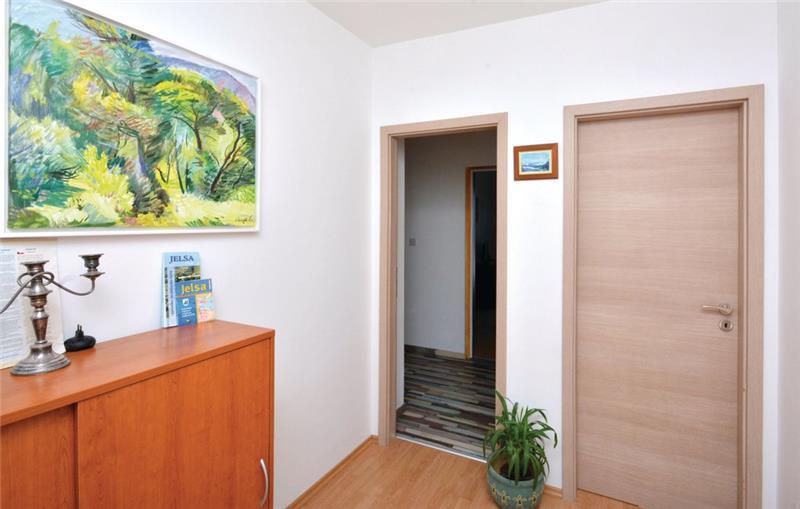 Sea-view villa in Jelsa, photograph 11