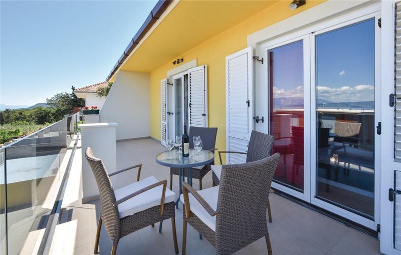 Sea-view villa in Jelsa, photograph 16