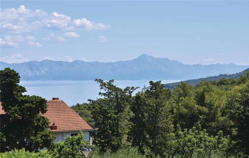 Sea-view villa in Jelsa, photograph 3