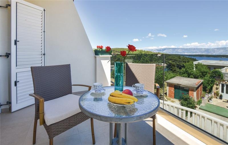 Sea-view villa in Jelsa, photograph 1