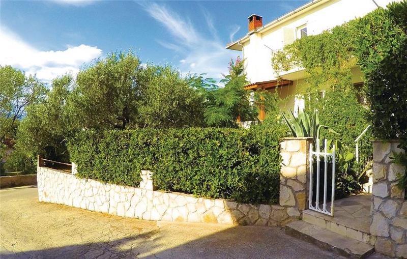 Sea-view villa in Jelsa, photograph 5