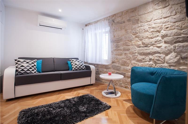 1 Bedroom Split-Level Apartment with Balcony in Trogir Old Town, Sleeps 2-4