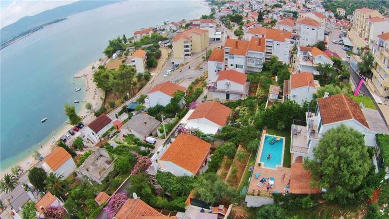 Beachfront villa in Ciovo, photograph 3