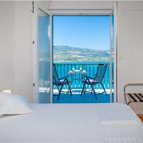5 Bedroom Villa with Pool on Ciovo Island nr Trogir, Sleeps 10