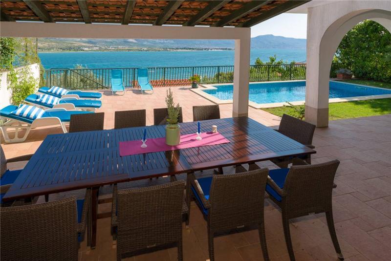 Beachfront villa in Ciovo, photograph 1
