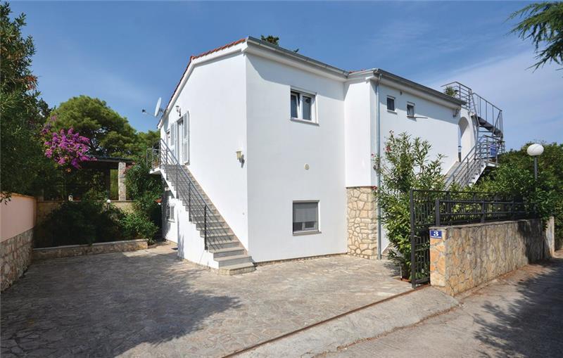 Villa in Stari Grad, photograph 10