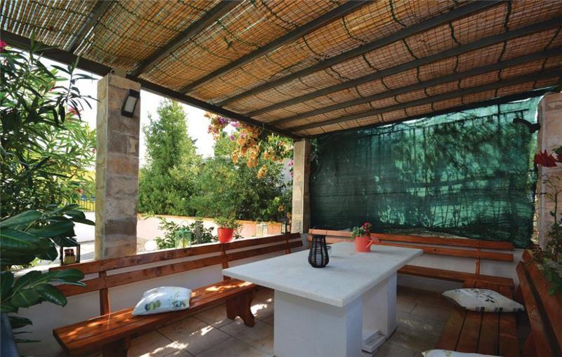 Villa in Stari Grad, photograph 12