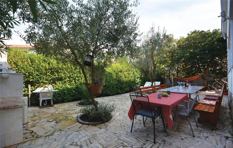 Villa in Stari Grad, photograph 2