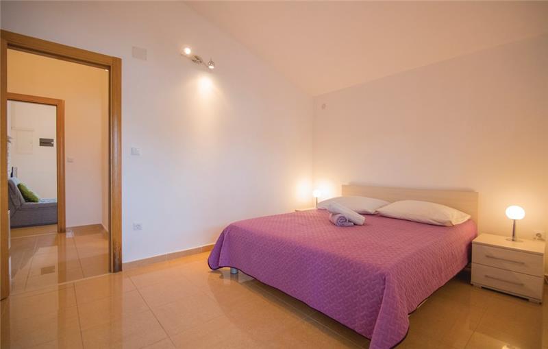 Villa in Stari Grad, photograph 9