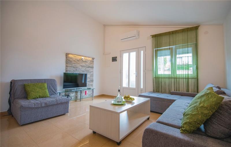 Villa in Stari Grad, photograph 8