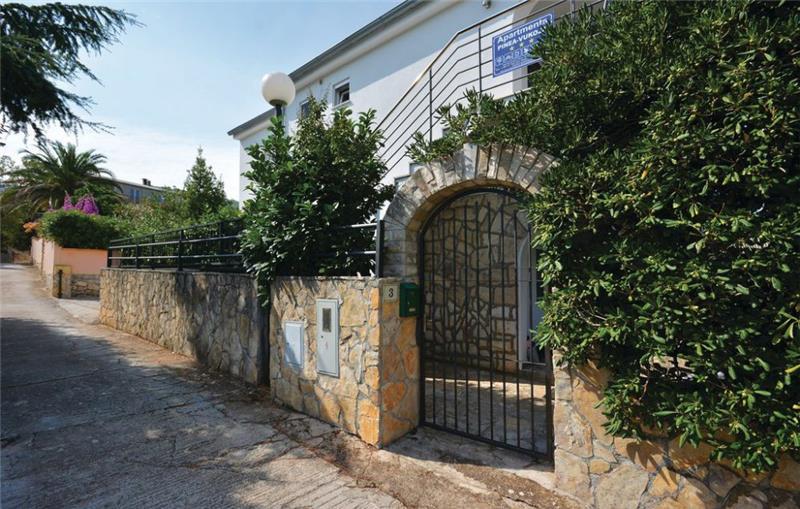 Villa in Stari Grad, photograph 5