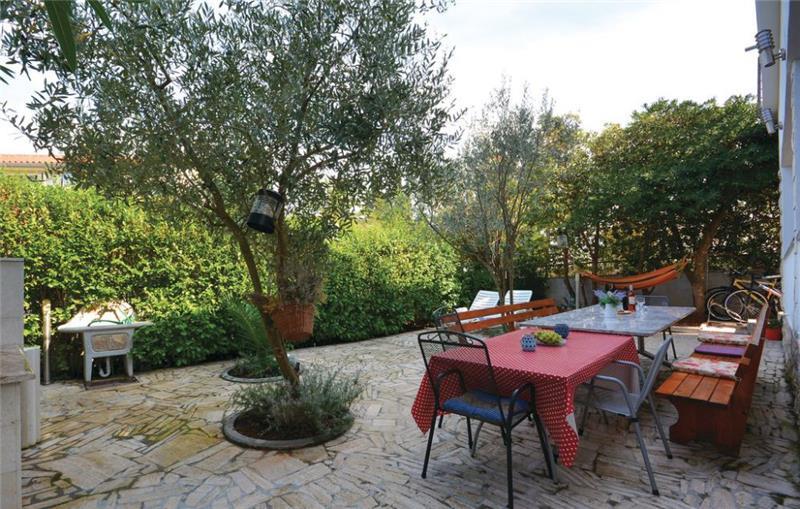 Villa in Stari Grad, photograph 2
