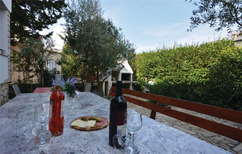 Villa in Stari Grad, photograph 4