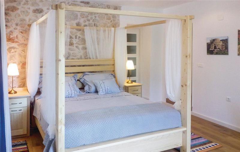 4 Bedroom Villa near Jelsa, Hvar Island, Sleeps 8