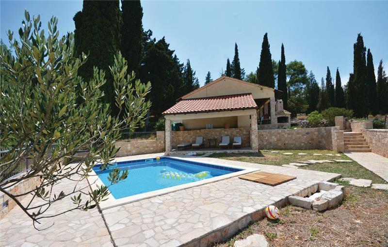 Sea-view villa in Hvar Town, photograph 1