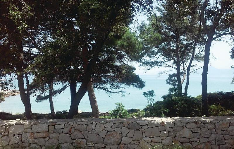 Beachfront villa in Sucuraj, photograph 3