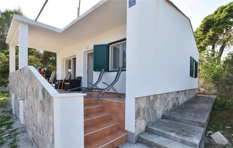 Beachfront villa in Sucuraj, photograph 6