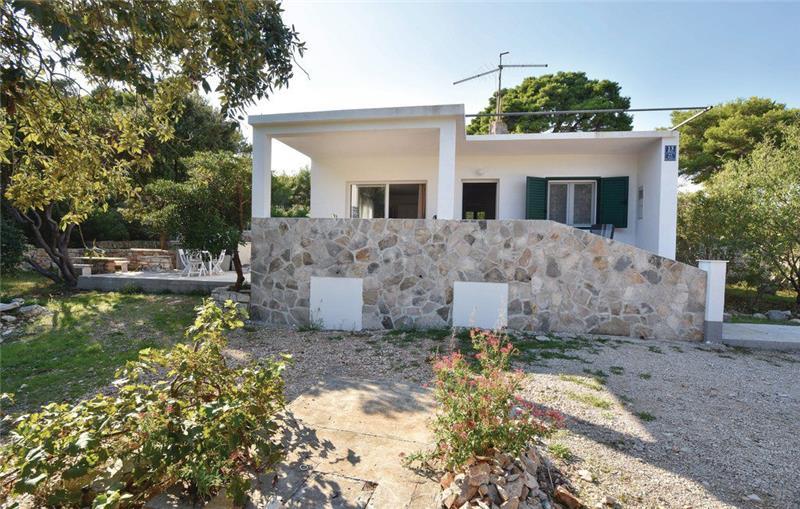 Beachfront villa in Sucuraj, photograph 2