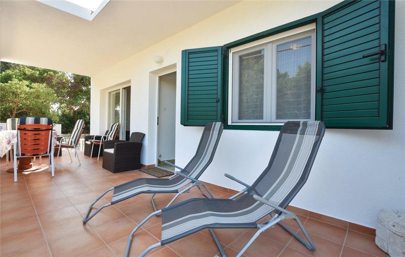 Beachfront villa in Sucuraj, photograph 5