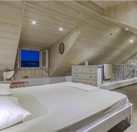 3 Bedroom Apartment on the Sea in Primosten, Sleeps 6.