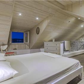 3 Bedroom Apartment on the Sea in Primosten, Sleeps 6.