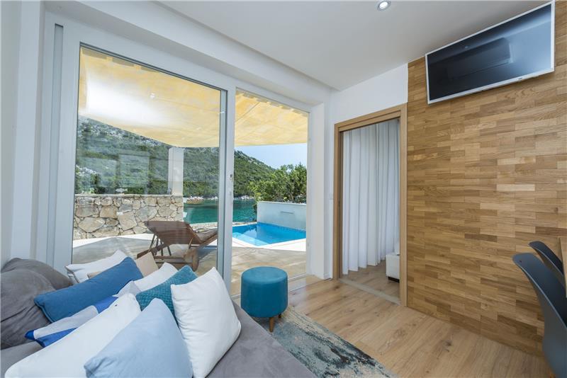 Beachfront villa in Smokvina, photograph 21