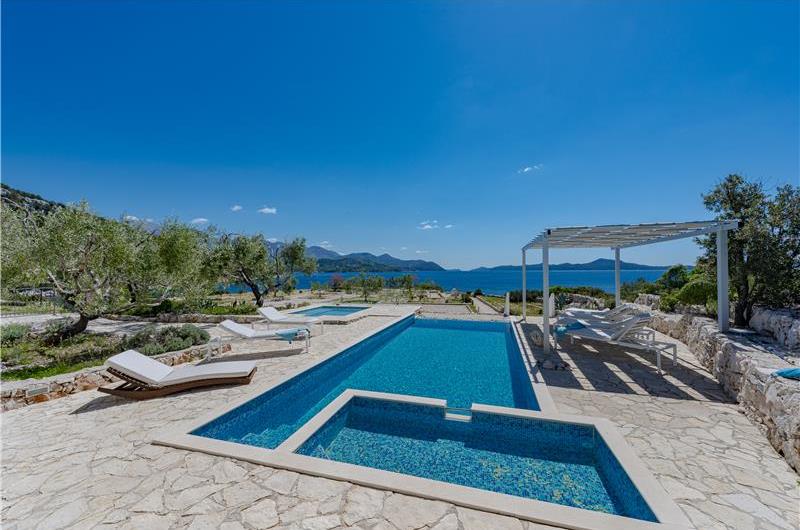 2 Bedroom Seafront Villa with Pool and Secluded Beach, Sleeps 4-5 