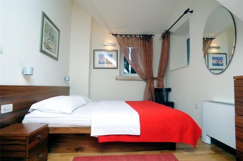 2 Bedroom Apartment in Splitska on Brac, sleeps 3-5