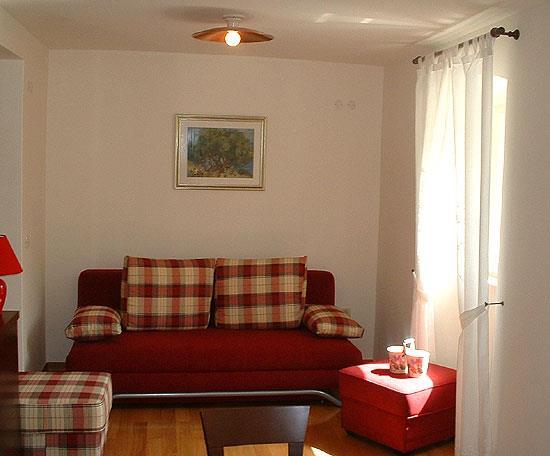 2 Bedroom Apartment in Splitska on Brac, sleeps 3-5