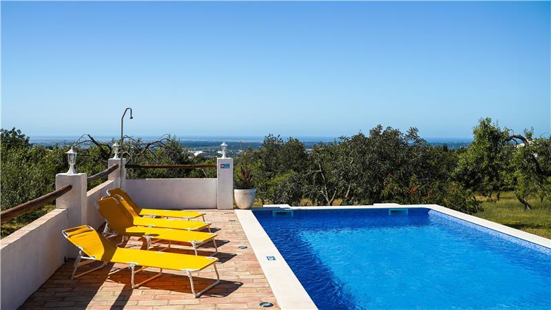 Villa in Santa Barbara de Nexe, photograph 1