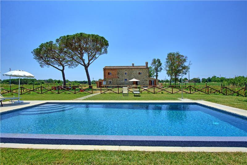 Villa in Tuscany, photograph 1